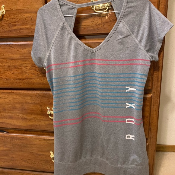 Two workout top sz Medium  Reebok & Roxy - Picture 2 of 4